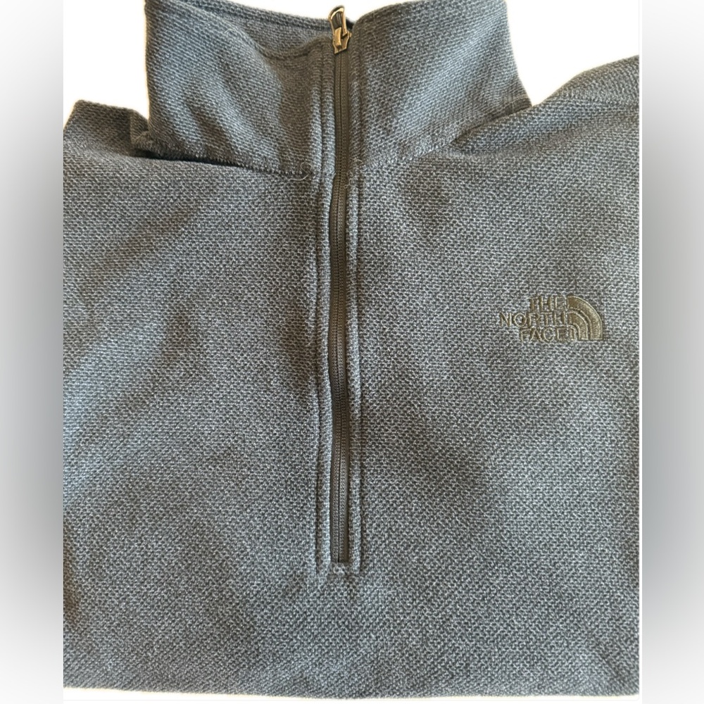 The North Face- Men’s navy quarter zip pullover. Size Large - Picture 4 of 7